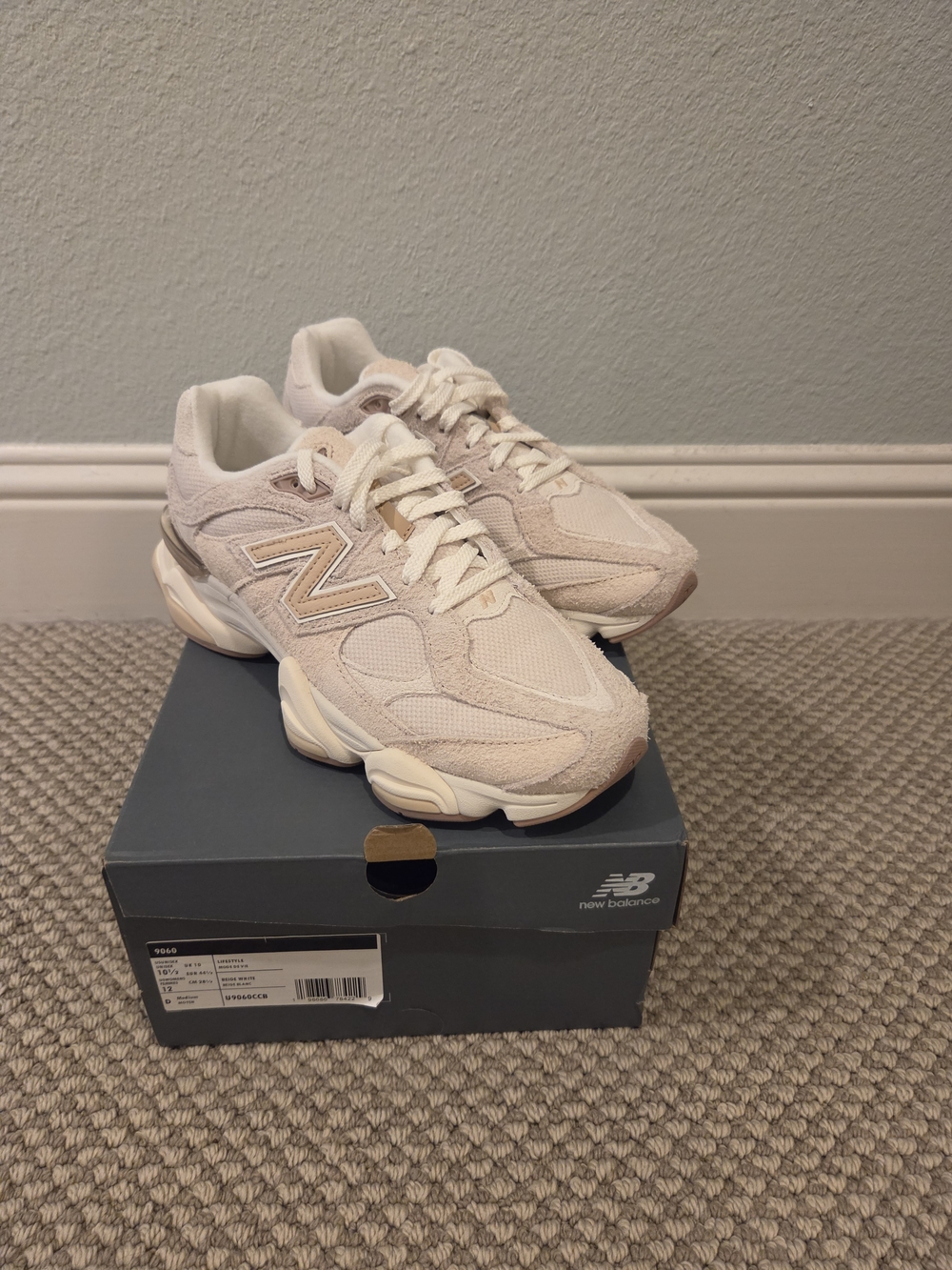 New Balance Unisex 9060 Beige White Sneakers Men's 10.5 D Women's 12 D BRAND NEW